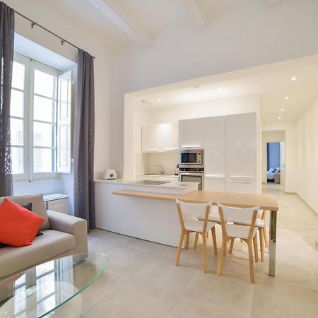 Ca1- City Central Apartment 1 Валета Екстериор снимка