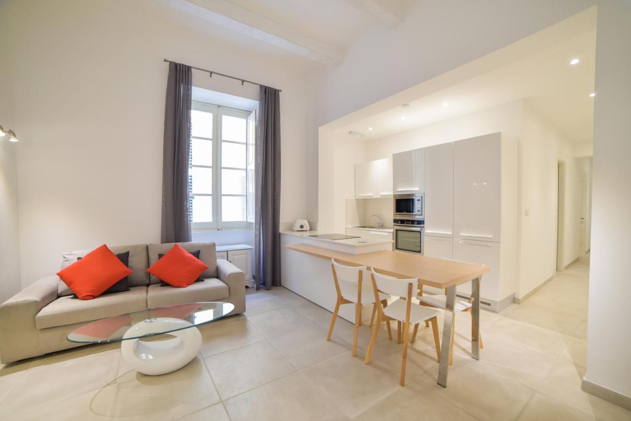 Ca1- City Central Apartment 1 Валета Екстериор снимка