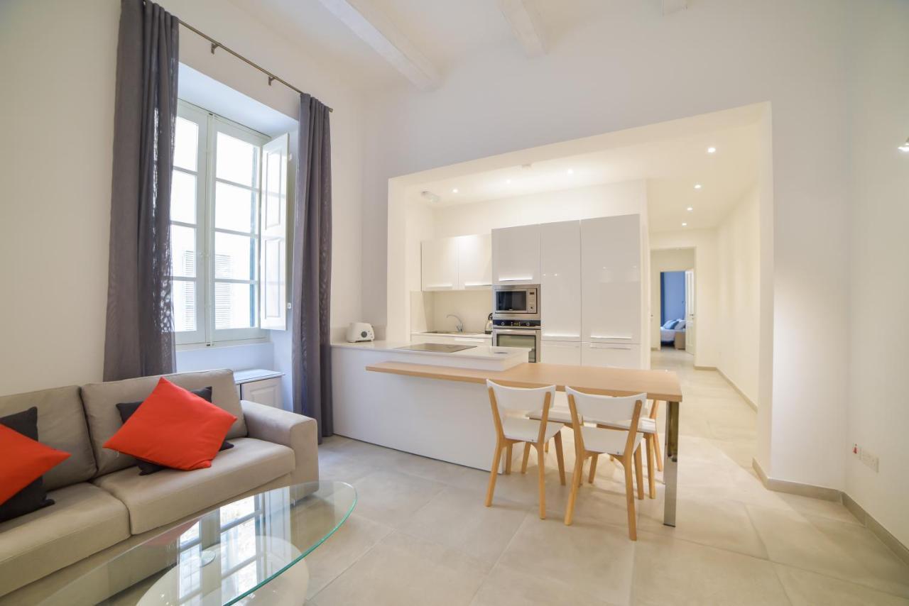 Ca1- City Central Apartment 1 Валета Екстериор снимка