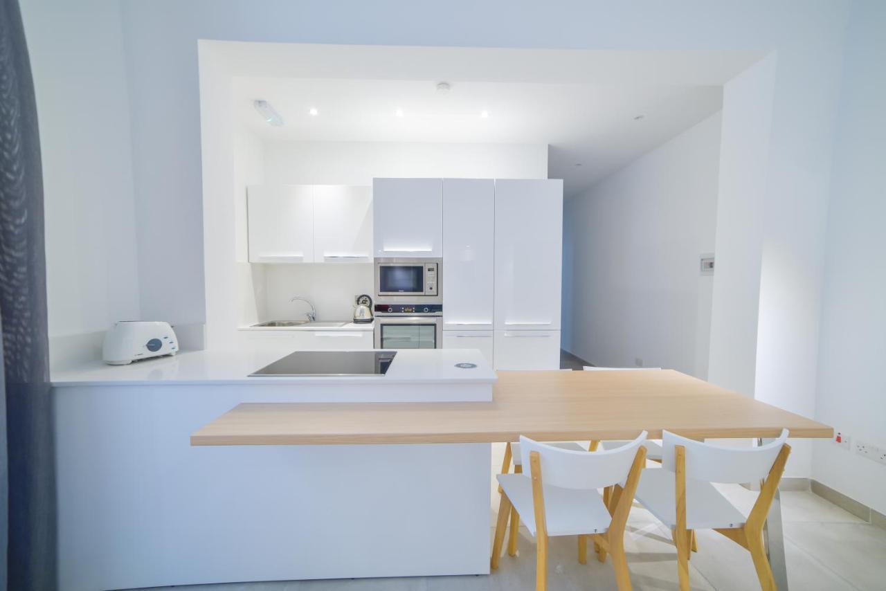 Ca1- City Central Apartment 1 Валета Екстериор снимка