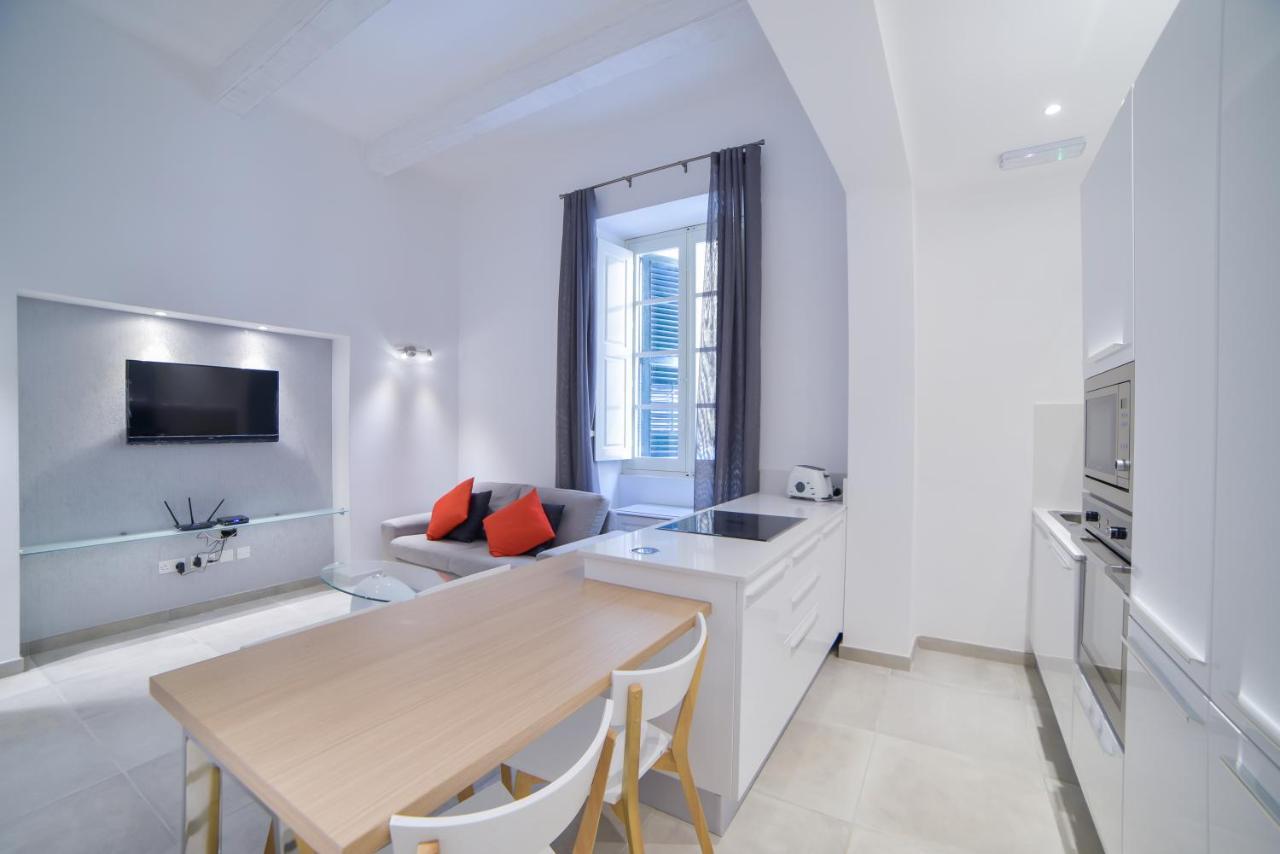 Ca1- City Central Apartment 1 Валета Екстериор снимка